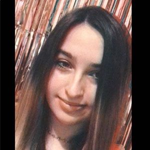 Meet your Posher, Ella